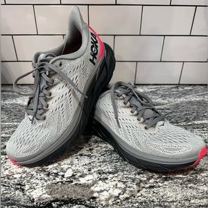 HOKA ONE ONE CLIFTON 8 GRAY AND PINK
RUNNING SHOES SIZE 8.5B